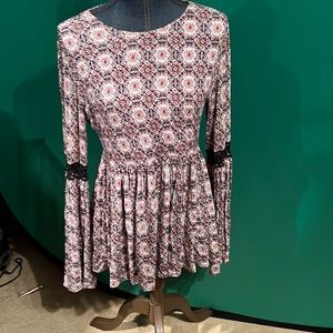 Bohemian soft shirt with a flare sleeve and waist